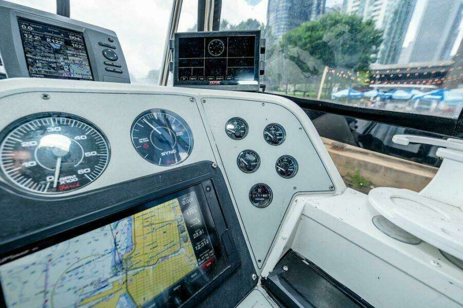 1991 Cruisers Yachts 3850 Aft Cabin