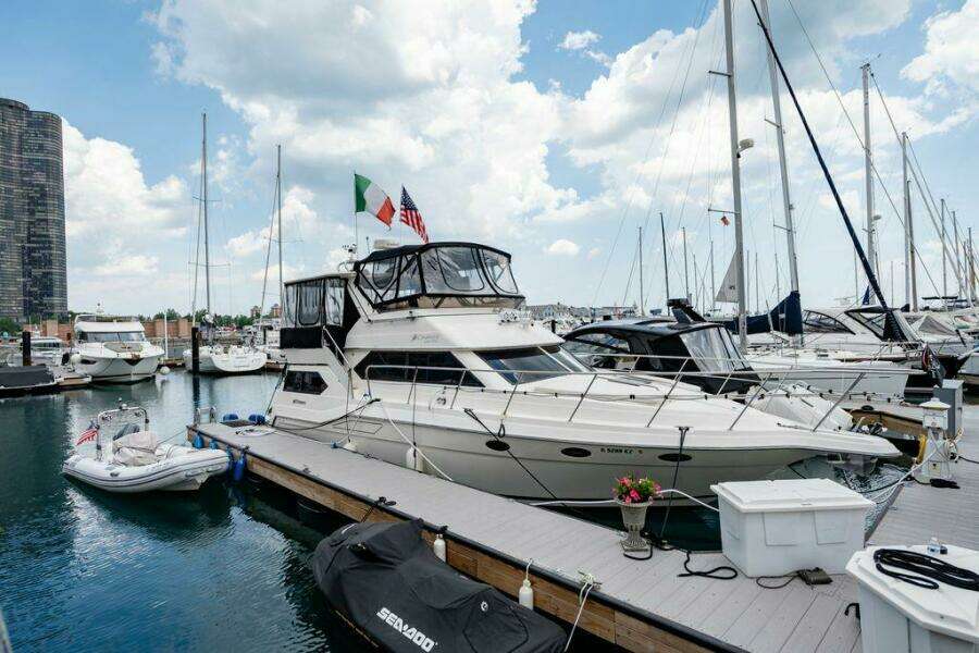 1991 Cruisers Yachts 3850 Aft Cabin