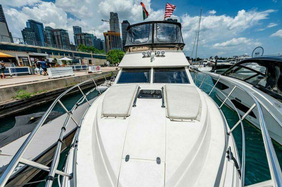 1991 Cruisers Yachts 3850 Aft Cabin
