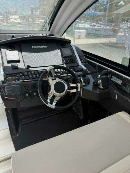 2016 Monterey 360 Sport Coupe Helm