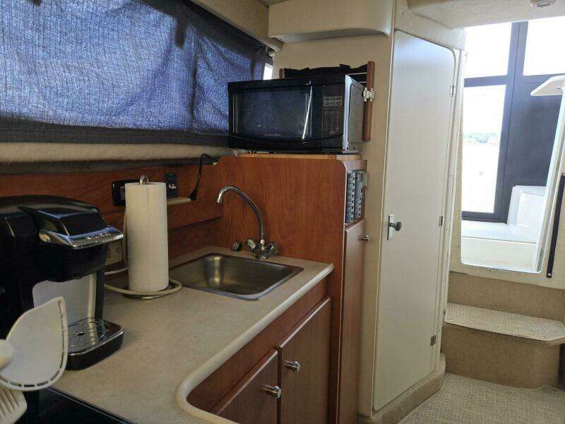 2005 Bayliner 289 EC