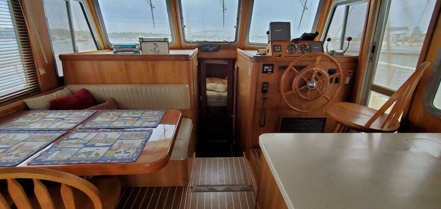 2004 Mainship 400 Trawler