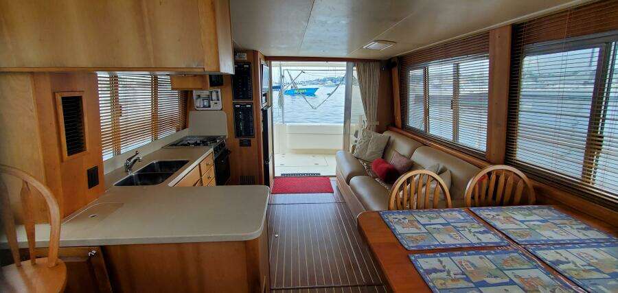 2004 Mainship 400 Trawler