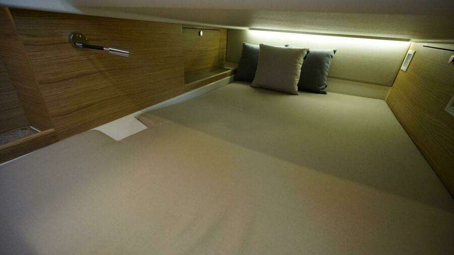 Nimbus Commuter 11 - Cabin