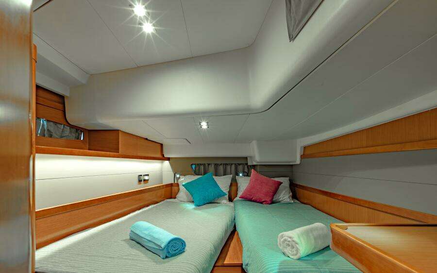 2017 Beneteau Oceanis 60