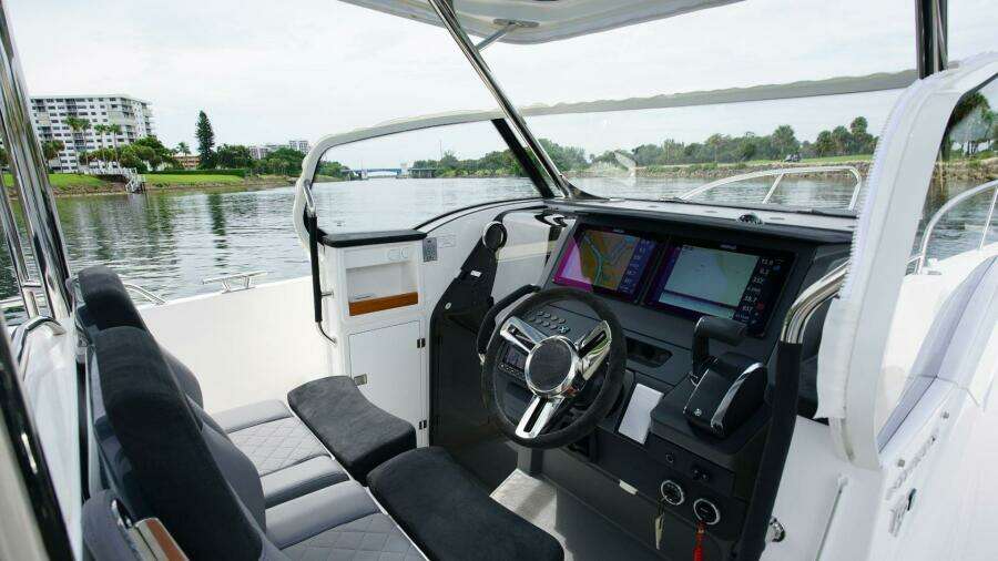 Nimbus Tender 9 helm