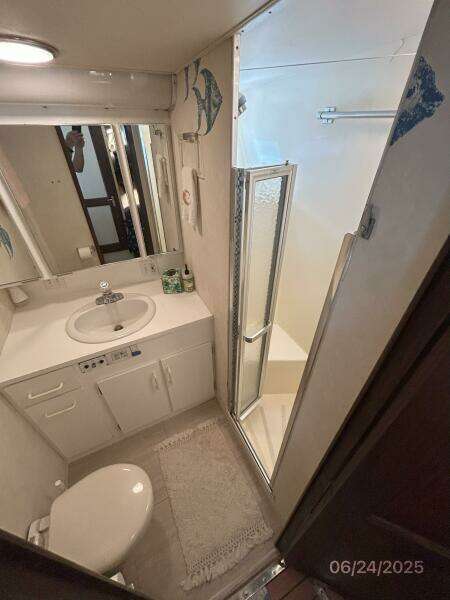 63' Hatteras forward guest stateroom head