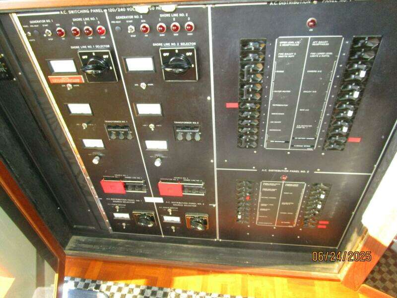 63' Hatteras electrical panel2