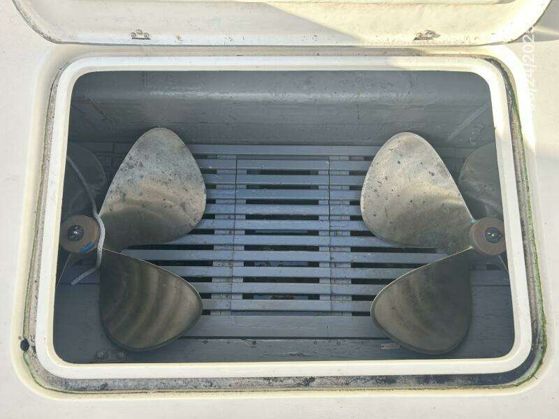 63' Hatteras lazarette access