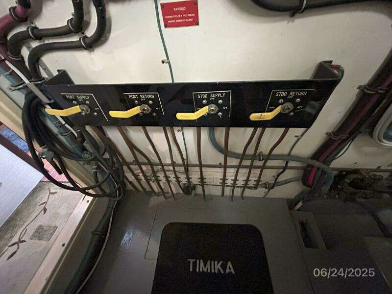 63' Hatteras fuel manifold