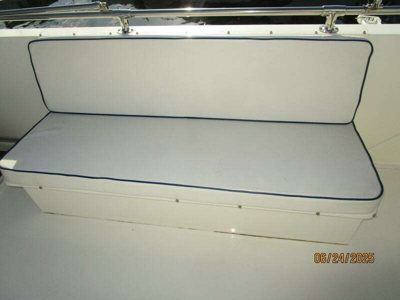 63' Hatteras flybridge port seating