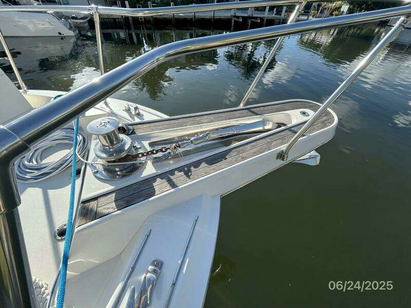 63' Hattears anchor windlass2