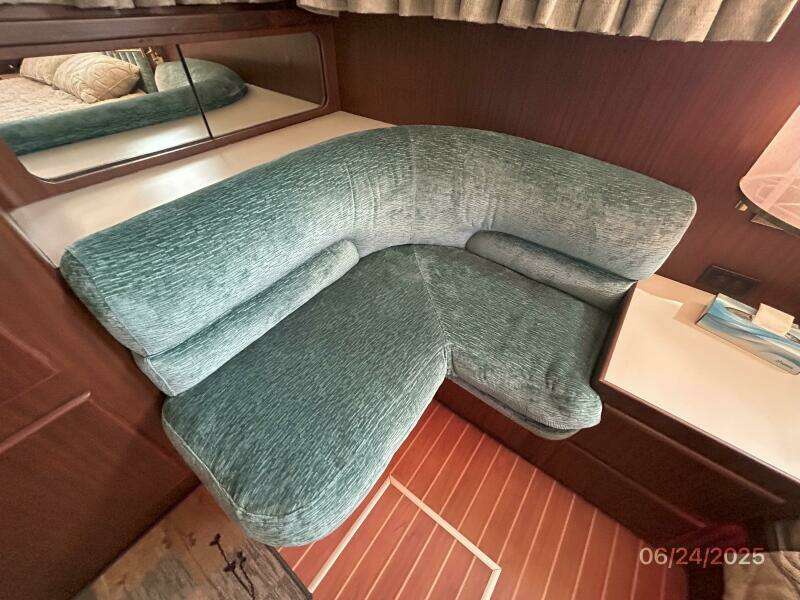 63' Hatteras master stateroom seating