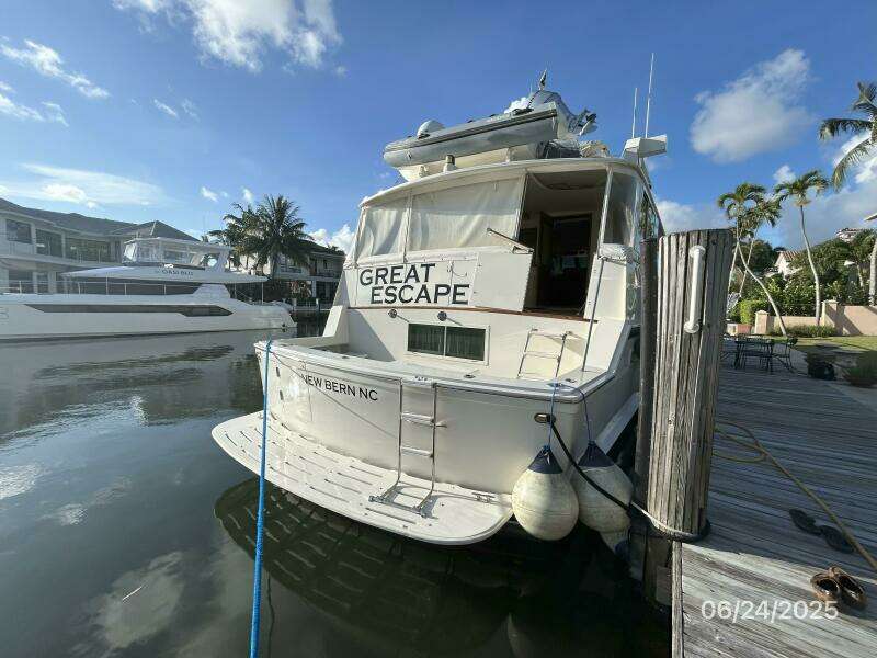 63' Hatteras aft profile
