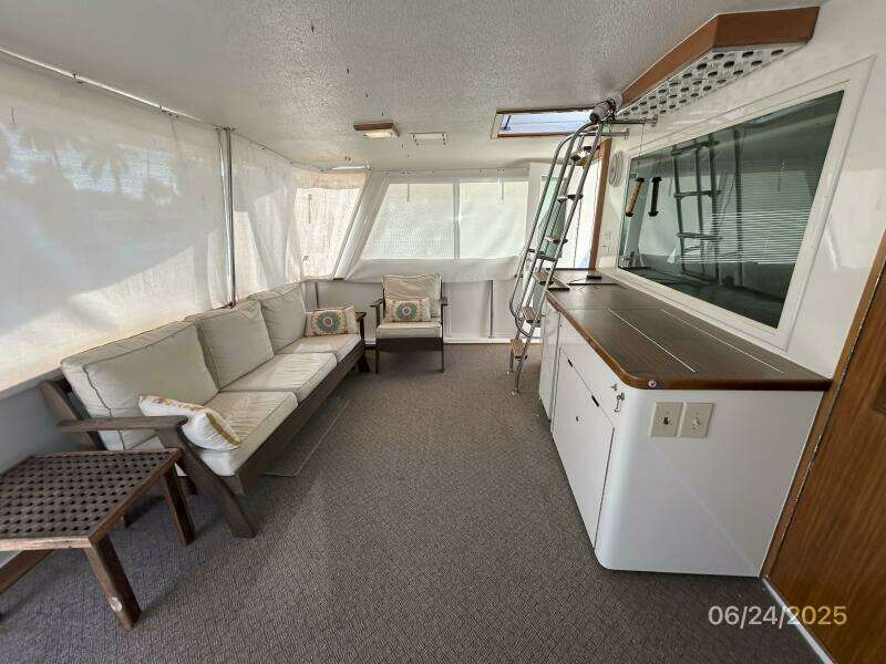 63' Hatteras aftdeck port