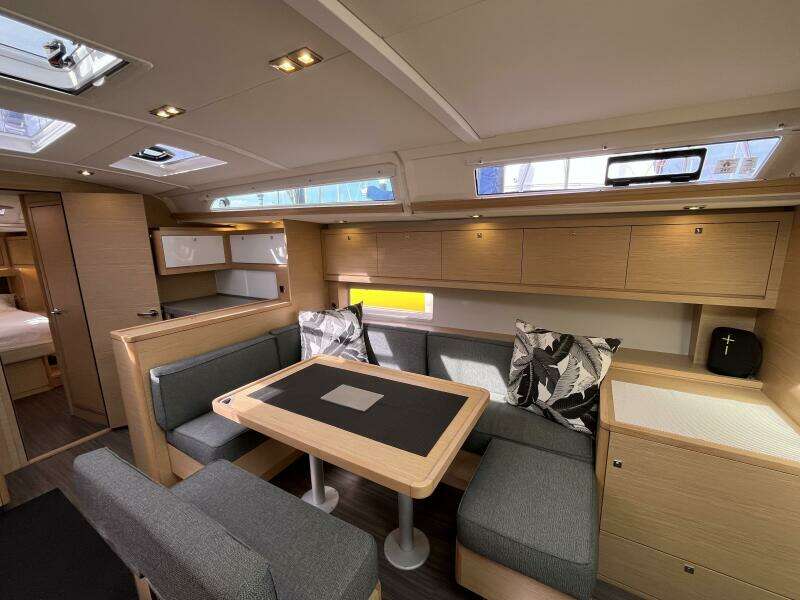 2023 Dufour 470