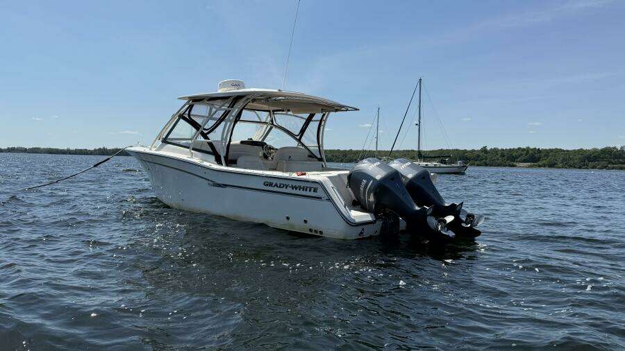 2016 Grady-White 307 Freedom