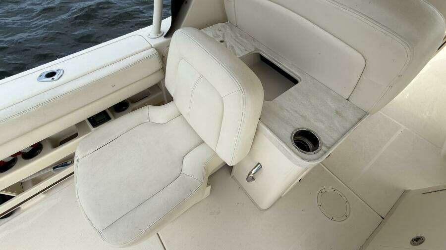 2016 Grady-White 307 Freedom