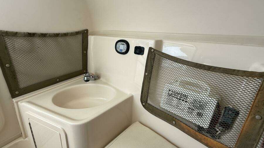 2016 Grady-White 307 Freedom