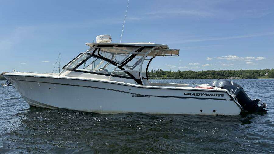 2016 Grady-White 307 Freedom