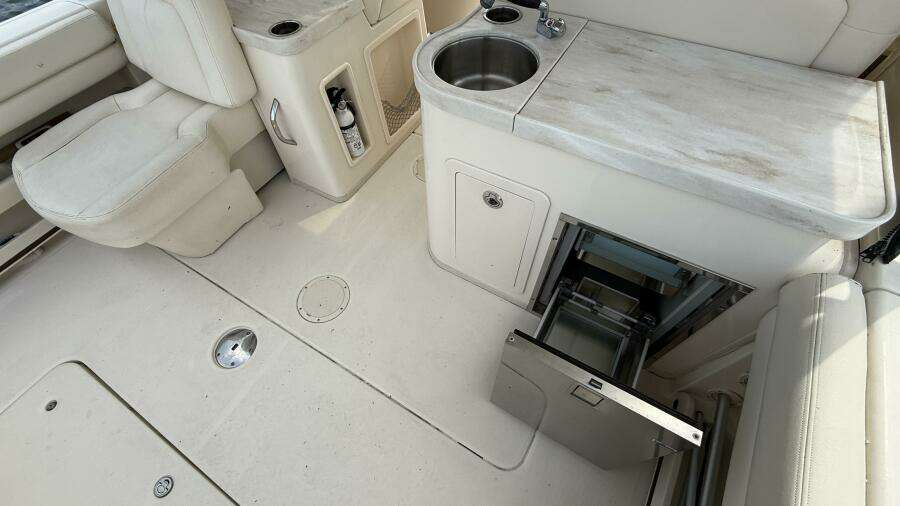 2016 Grady-White 307 Freedom