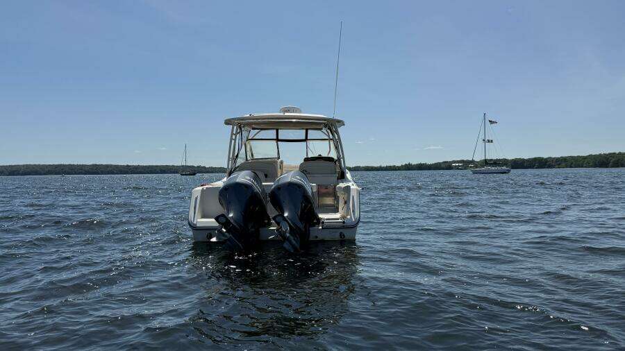 2016 Grady-White 307 Freedom