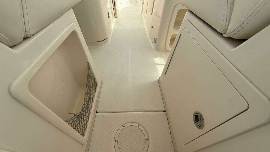 2016 Grady-White 307 Freedom