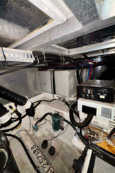 2001 Carver 396 Aft Cabin MY