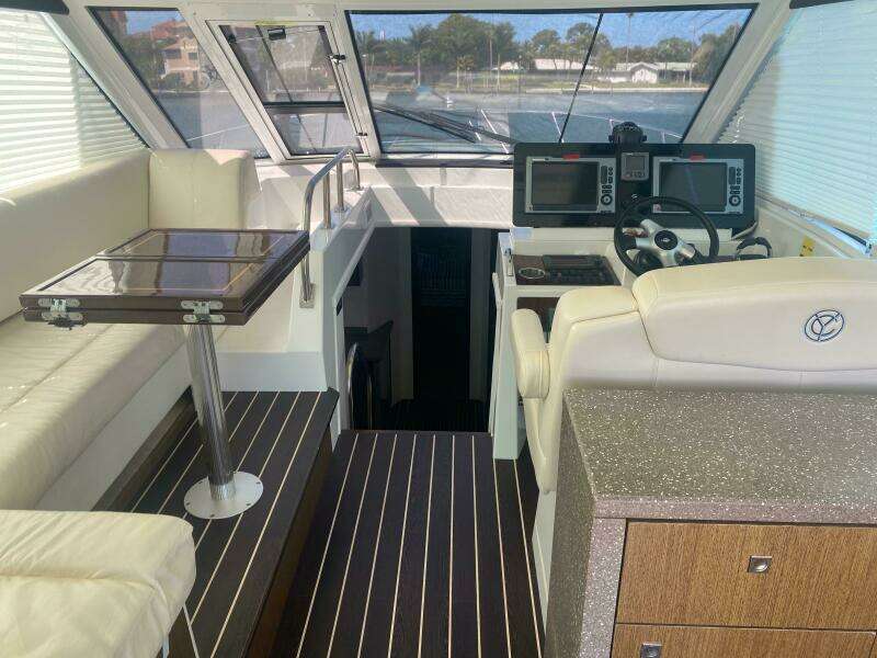 2012 Cruisers Yachts 48 Cantius