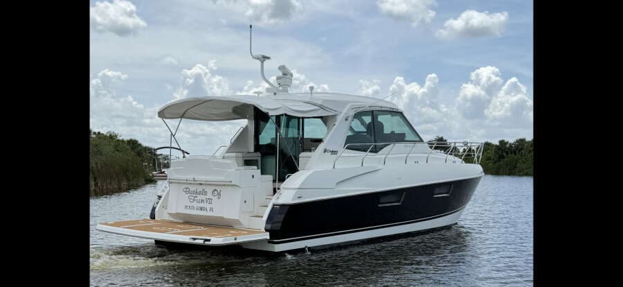 2012 Cruisers Yachts 48 Cantius