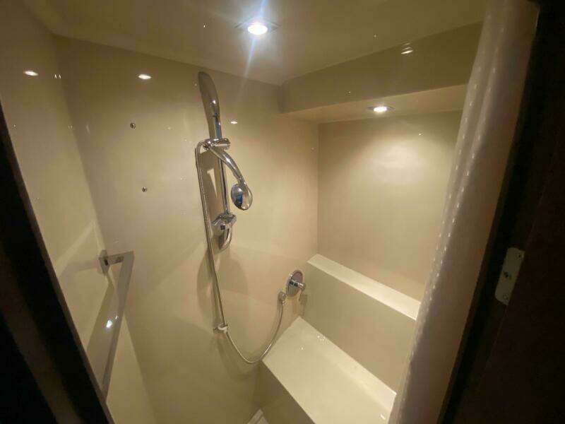 2012 Cruisers Yachts 48 Cantius