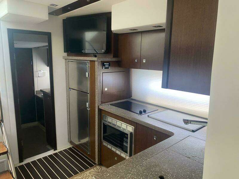 2012 Cruisers Yachts 48 Cantius