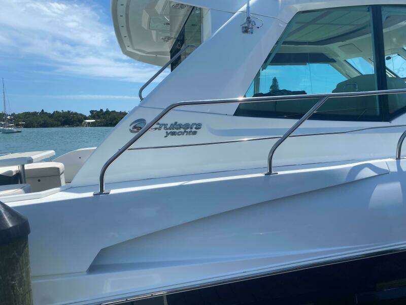 2012 Cruisers Yachts 48 Cantius