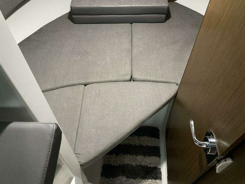 2023 Beneteau Antares 8