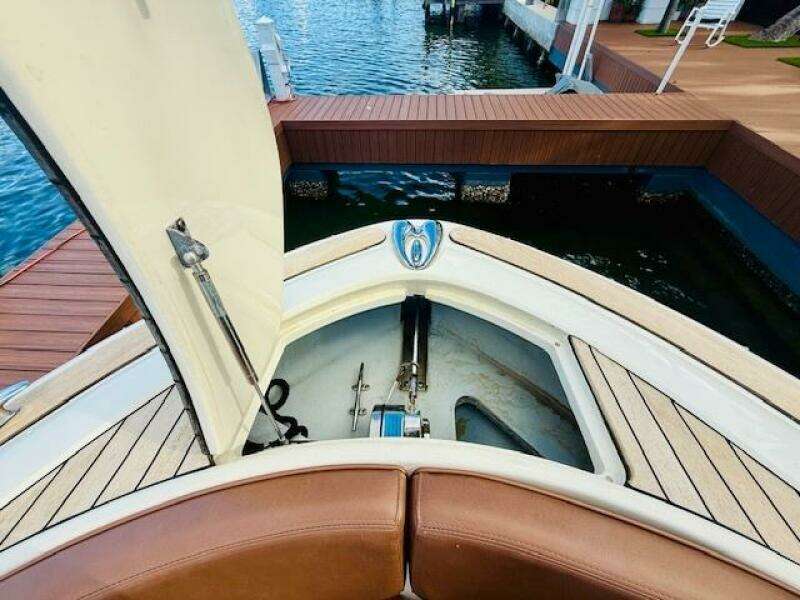 2015 Chris-Craft Launch 32