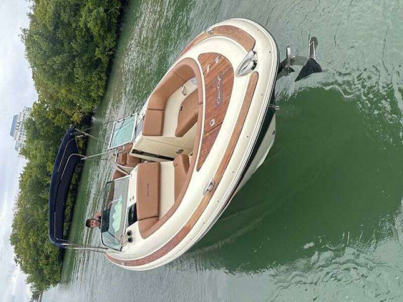 2015 Chris-Craft Launch 32