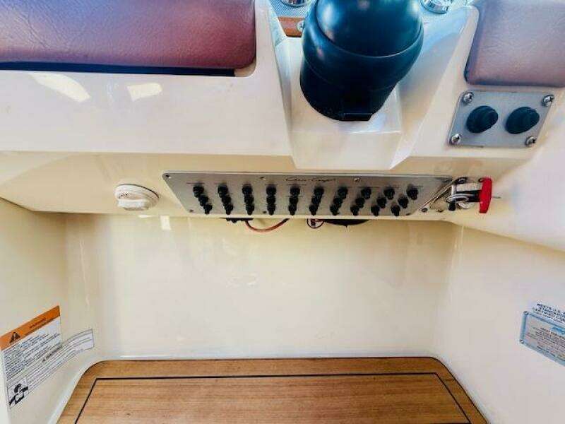 2015 Chris-Craft Launch 32