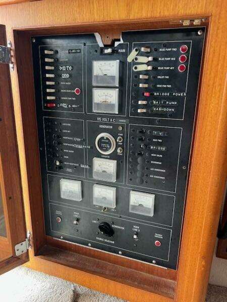 1981 Viking 35 Flybridge