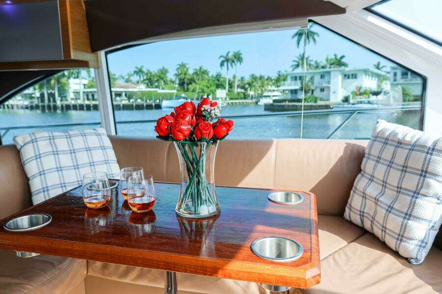 2014 Cruisers Yachts 45 Cantius