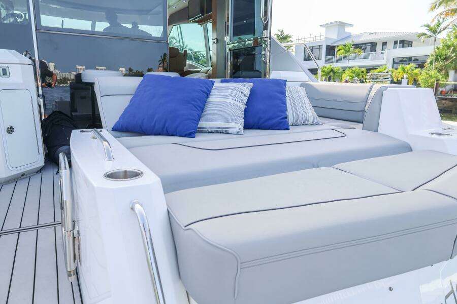 2014 Cruisers Yachts 45 Cantius
