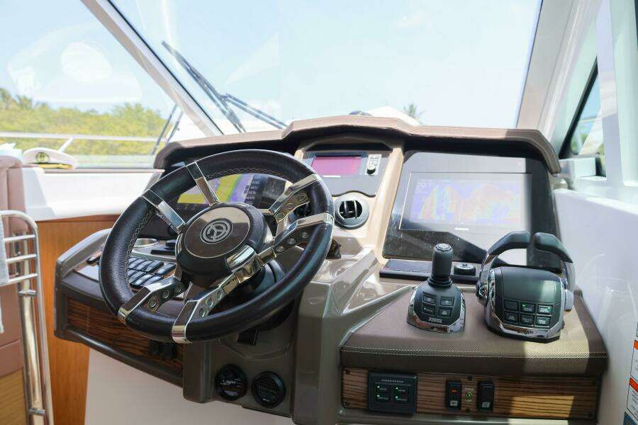 2014 Cruisers Yachts 45 Cantius
