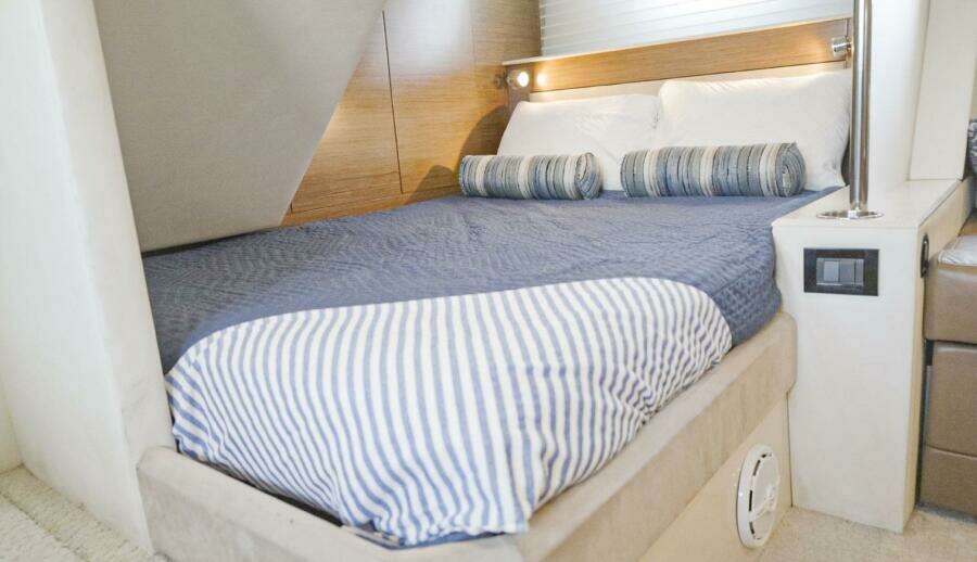 2014 Cruisers Yachts 45 Cantius