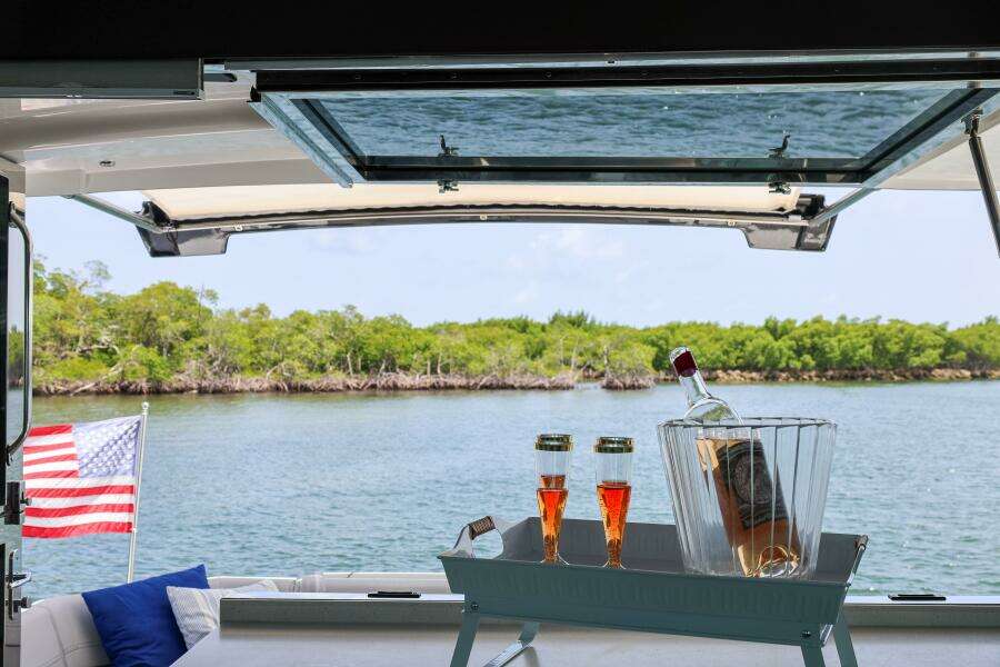 2014 Cruisers Yachts 45 Cantius