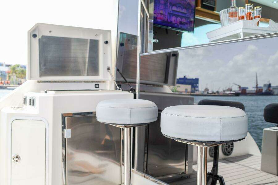 2014 Cruisers Yachts 45 Cantius