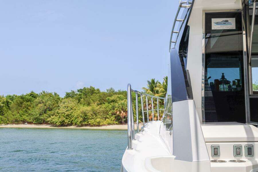 2014 Cruisers Yachts 45 Cantius