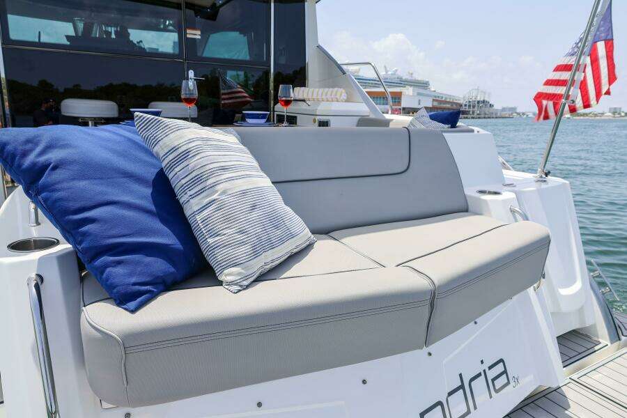 2014 Cruisers Yachts 45 Cantius