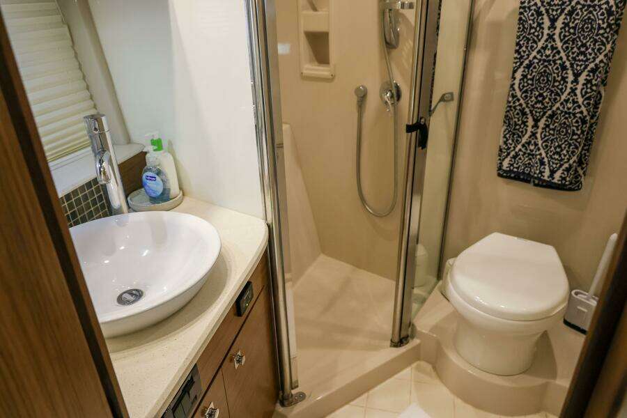 2014 Cruisers Yachts 45 Cantius