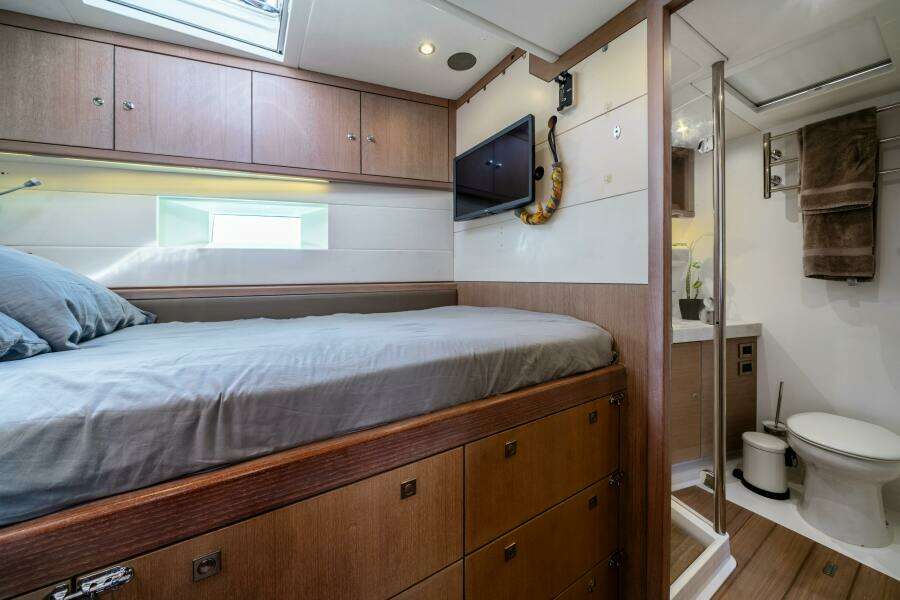 2013 Oyster Yachts Oyster 885