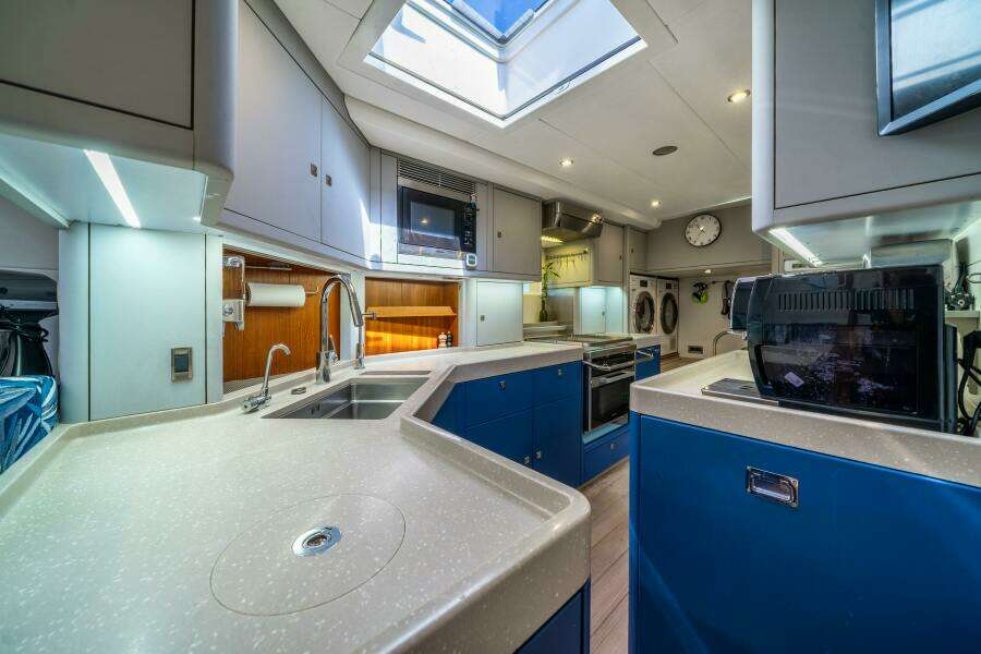 2013 Oyster Yachts Oyster 885