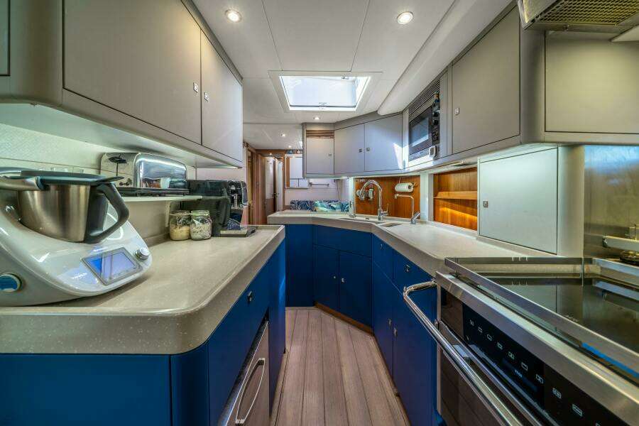 2013 Oyster Yachts Oyster 885